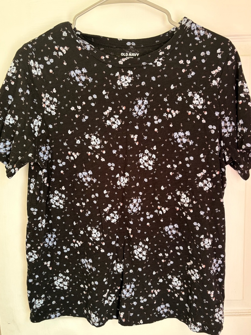 Old Navy Black Short-Sleeve Tee with Light Blue Floral Print